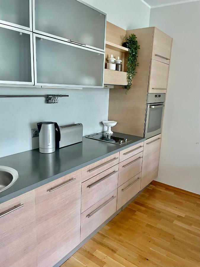 Kueueni Guest Apartment Tartu Exterior photo